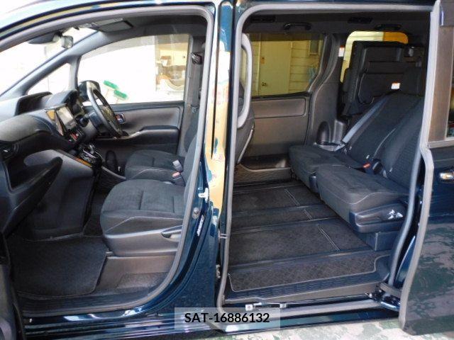 Toyota VOXY HYBRID 2019-02 322881-7