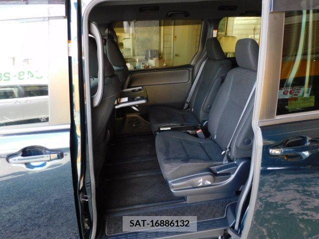 Toyota VOXY HYBRID 2019-02 322881-5