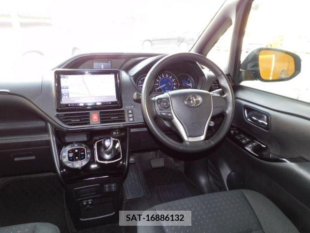 Toyota VOXY HYBRID 2019-02 322881-1