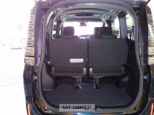Toyota VOXY HYBRID 2019-02 322881-3