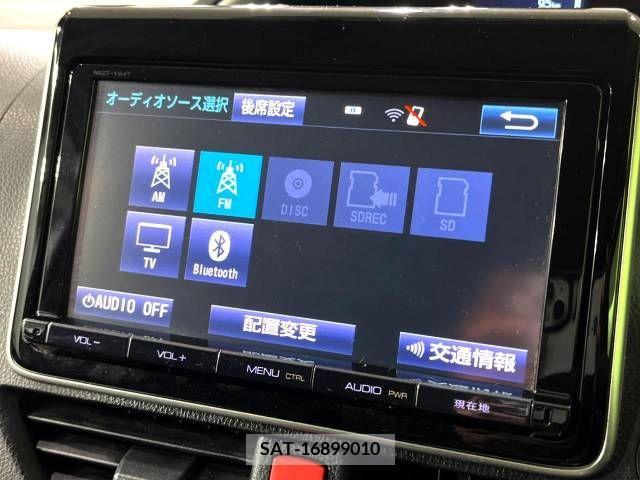 Toyota VOXY 2015-10 370371-5