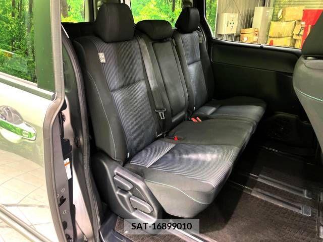 Toyota VOXY 2015-10 370371-13