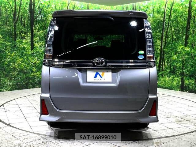 Toyota VOXY 2015-10 370371-17