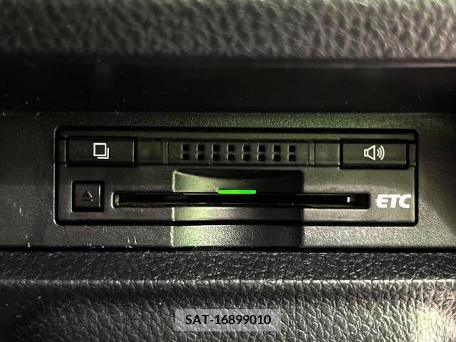 Toyota VOXY 2015-10 370371-9