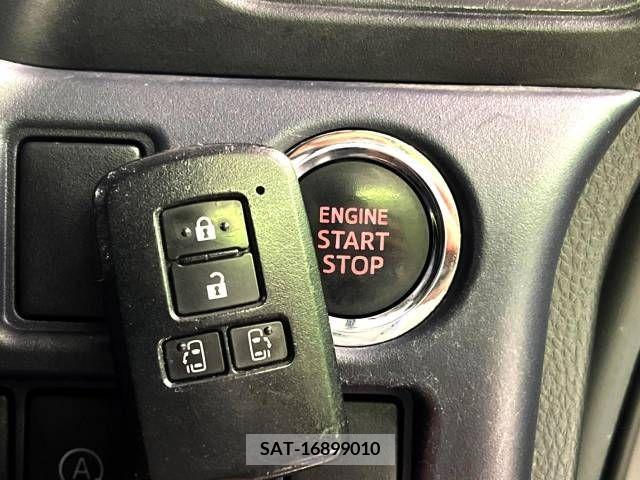 Toyota VOXY 2015-10 370371-8