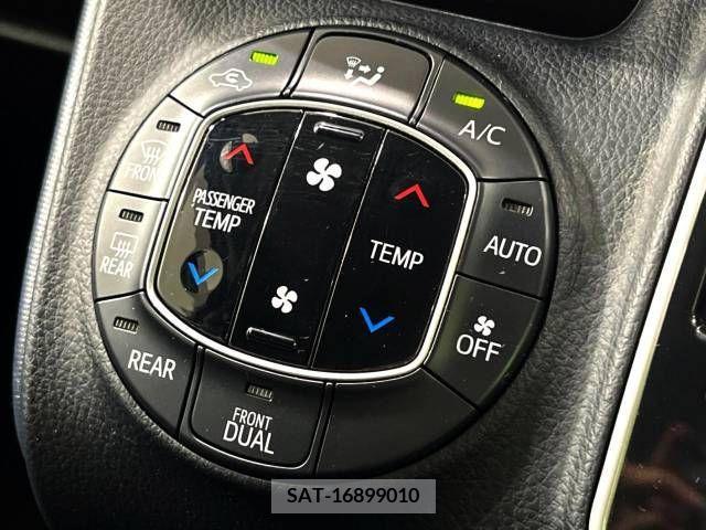 Toyota VOXY 2015-10 370371-7