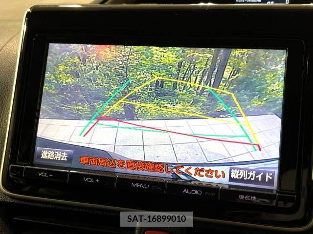 Toyota VOXY 2015-10 370371-6