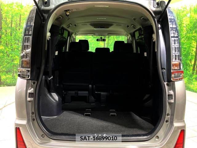 Toyota VOXY 2015-10 370371-15