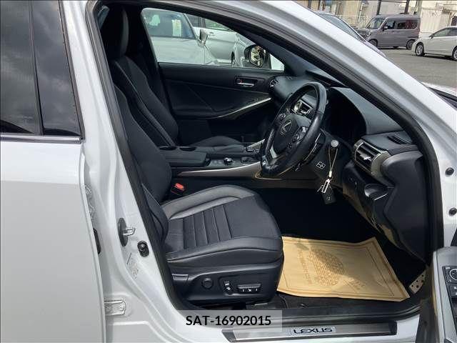 Lexus IS 2016-03 275415-3