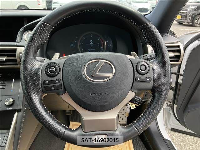 Lexus IS 2016-03 275415-1