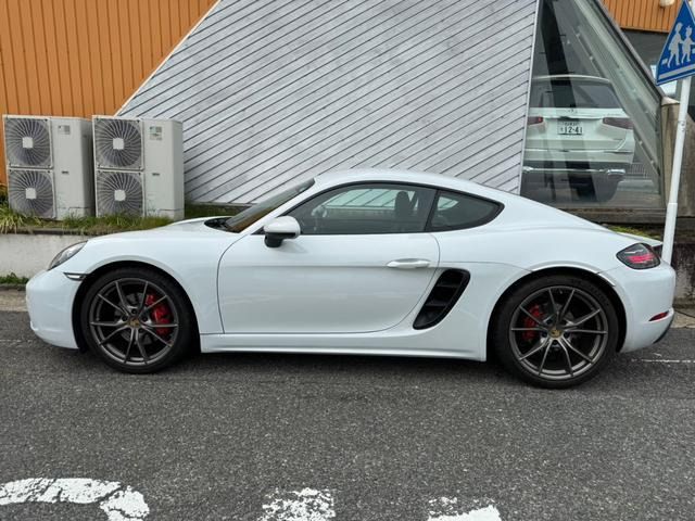 Porsche CAYMAN 2017-04 14902-9