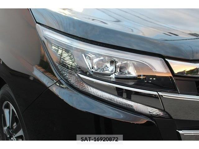 Toyota NOAH 2018-05 279496-9