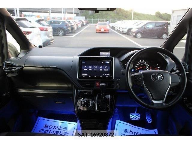 Toyota NOAH 2018-05 279496-15