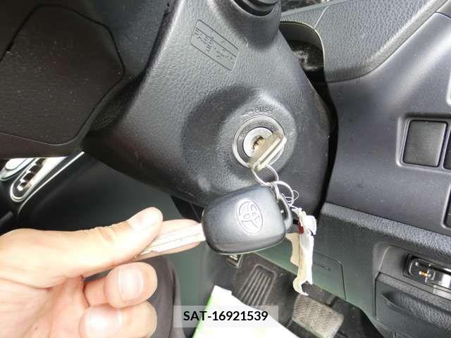 Toyota VOXY 2015-11 321478-15