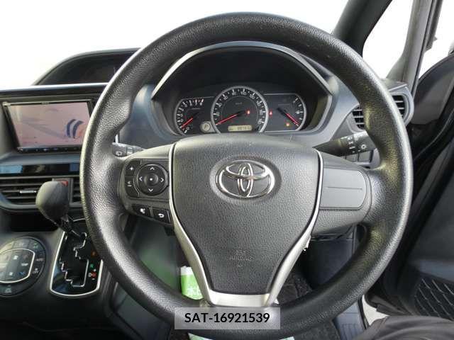 Toyota VOXY 2015-11 321478-11