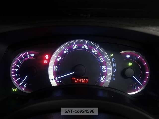Toyota ISIS 2012-06 321089-6