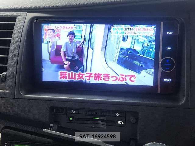 Toyota ISIS 2012-06 321089-4