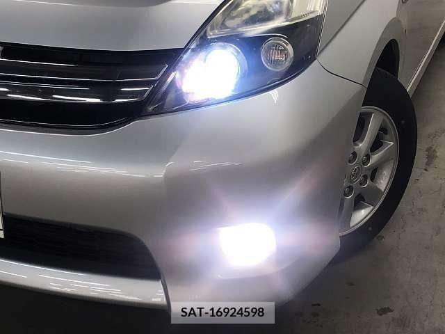 Toyota ISIS 2012-06 321089-7