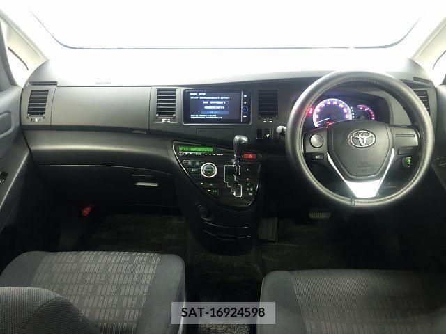 Toyota ISIS 2012-06 321089-1
