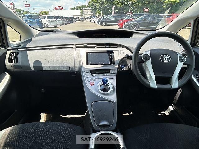 Toyota PRIUS 2014-03 322045-1