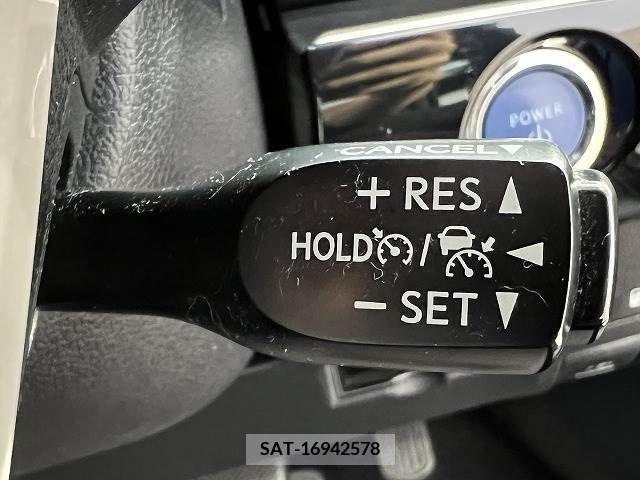 Toyota PRIUS 2017-07 281713-4