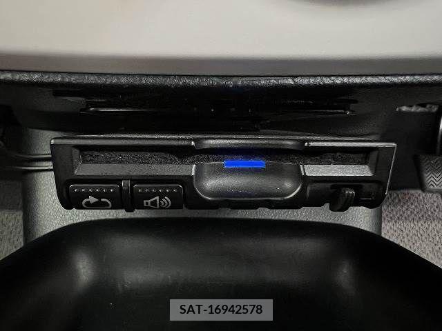 Toyota PRIUS 2017-07 281713-5