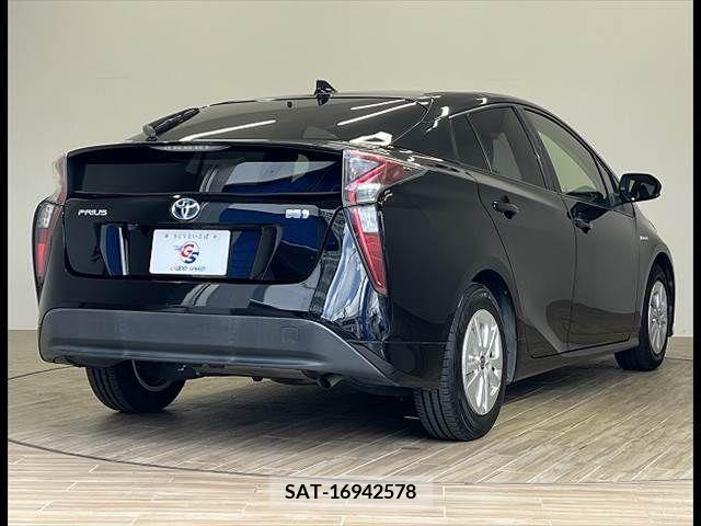 Toyota PRIUS 2017-07 281713-16