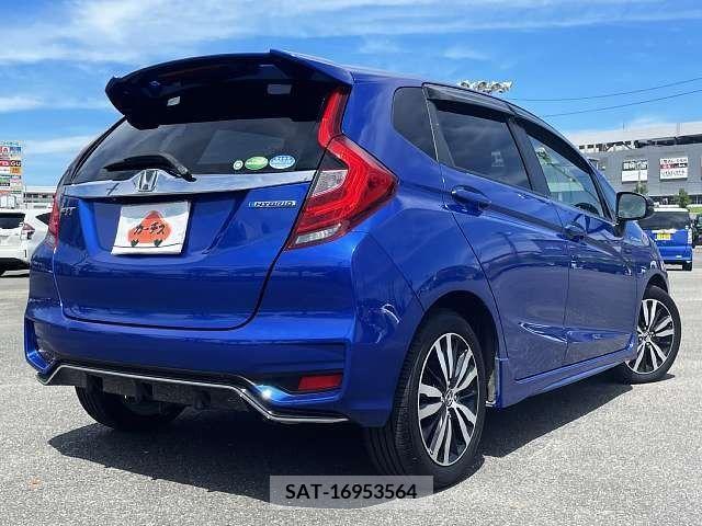Honda FIT HYBRID 2017-10 335810-2