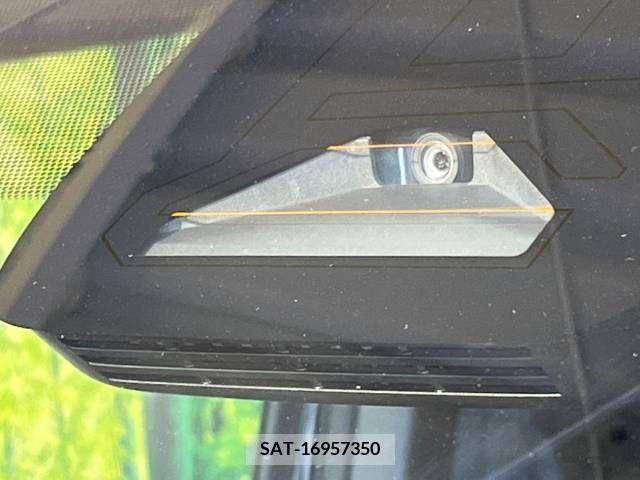 Toyota VOXY HYBRID 2022-10 289352-2