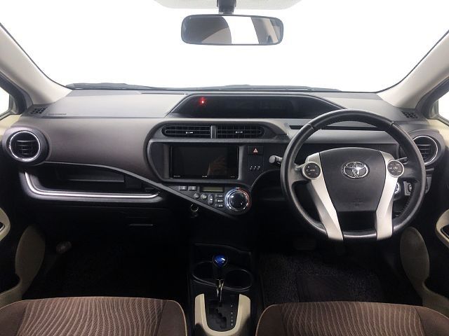Toyota AQUA 2013-08 182443-1
