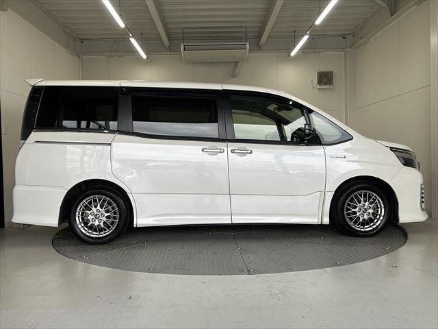 Toyota VOXY HYBRID 2016-08 193264-3