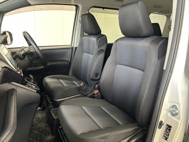 Toyota VOXY HYBRID 2016-08 193264-22