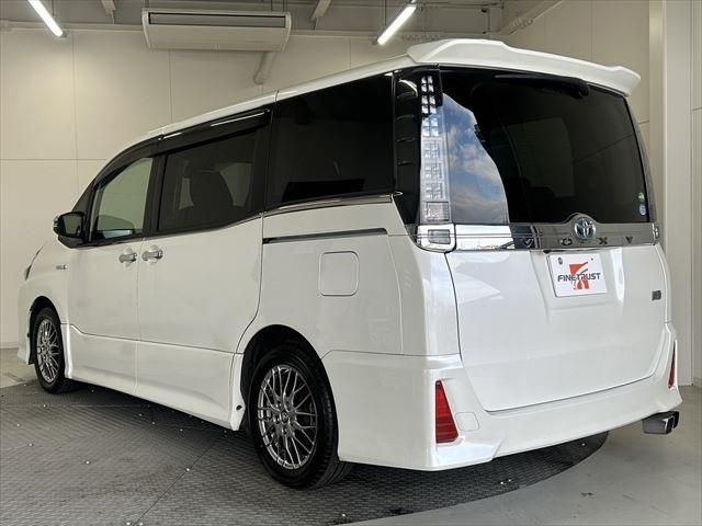 Toyota VOXY HYBRID 2016-08 193264-6
