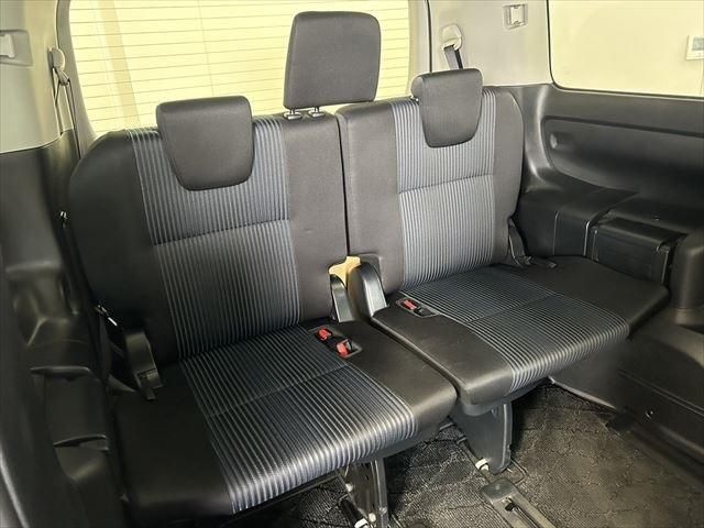 Toyota VOXY HYBRID 2016-08 193264-21