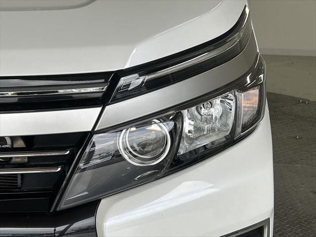 Toyota VOXY HYBRID 2016-08 193264-8