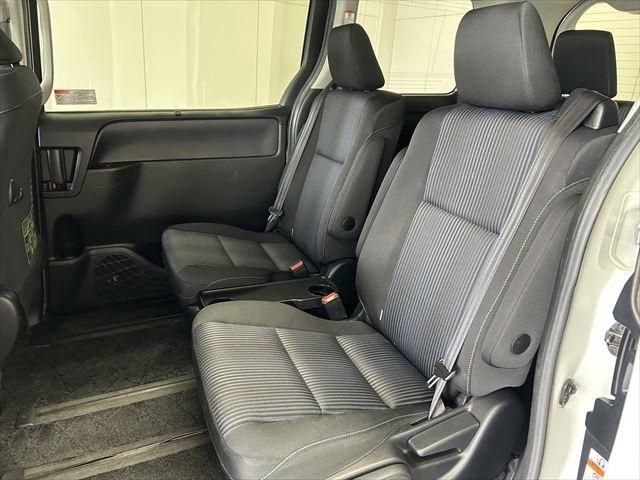 Toyota VOXY HYBRID 2016-08 193264-23
