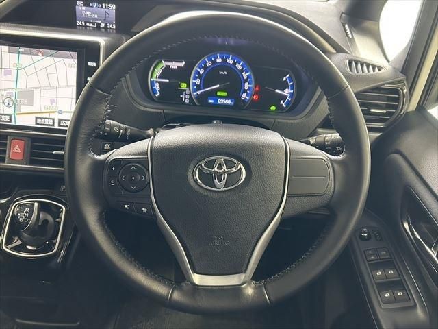 Toyota VOXY HYBRID 2016-08 193264-26