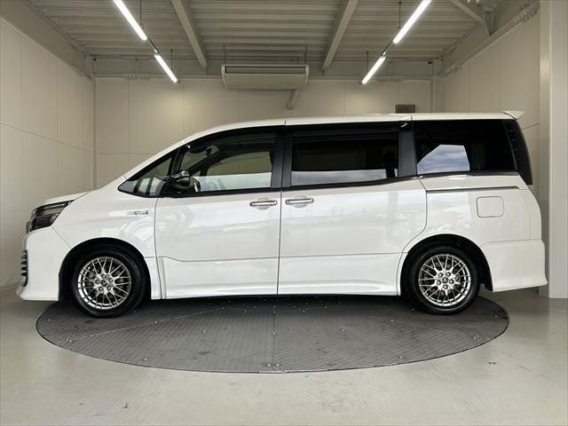 Toyota VOXY HYBRID 2016-08 193264-7