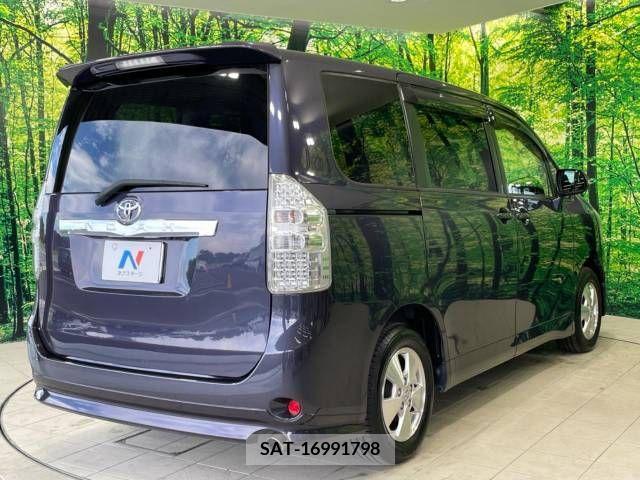 Toyota NOAH 2011-11 340544-17