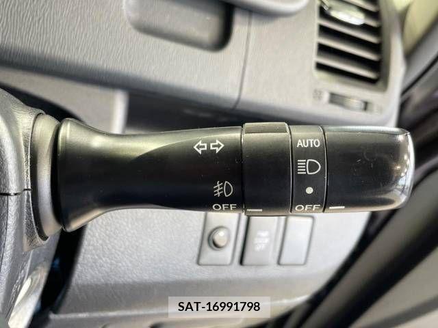 Toyota NOAH 2011-11 340544-6