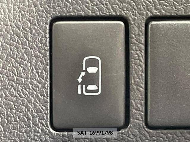 Toyota NOAH 2011-11 340544-4
