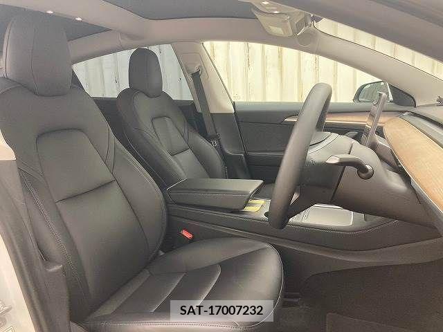 Tesla MODEL 3 2021-12 325817-9