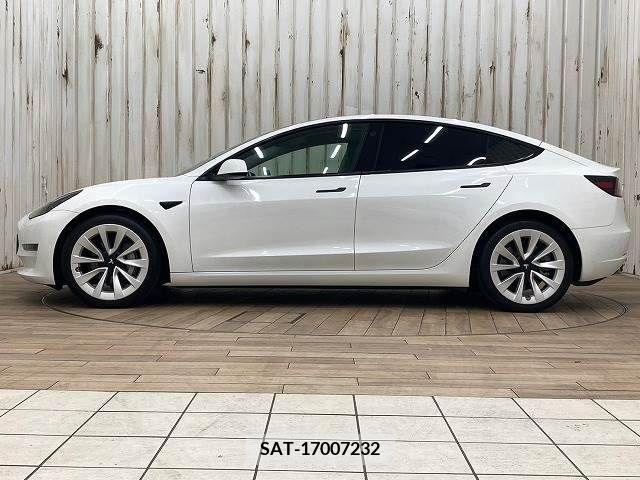 Tesla MODEL 3 2021-12 325817-15