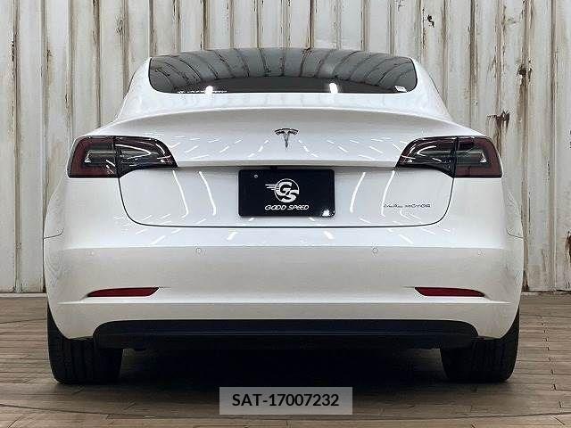 Tesla MODEL 3 2021-12 325817-13