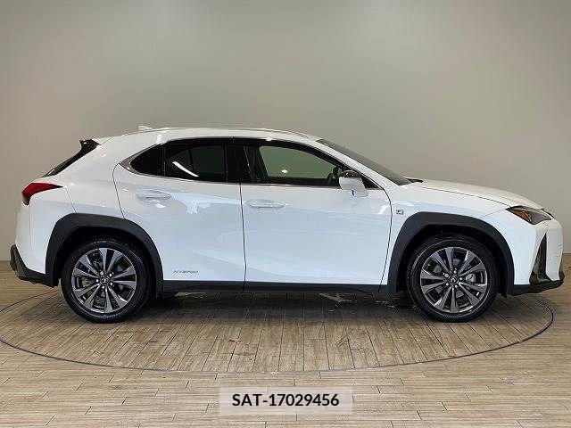 Lexus UX 2019-05 363065-15