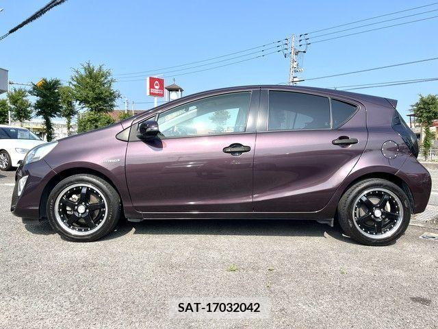 Toyota AQUA 2015-05 384042-3