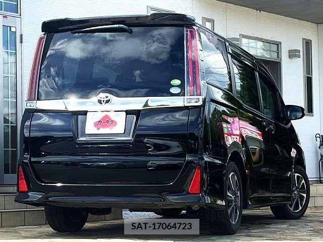 Toyota NOAH 2018-03 334724-2