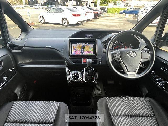 Toyota NOAH 2018-03 334724-1
