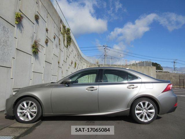 Lexus IS 2014-07 208657-10