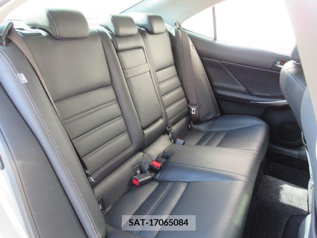 Lexus IS 2014-07 208657-24